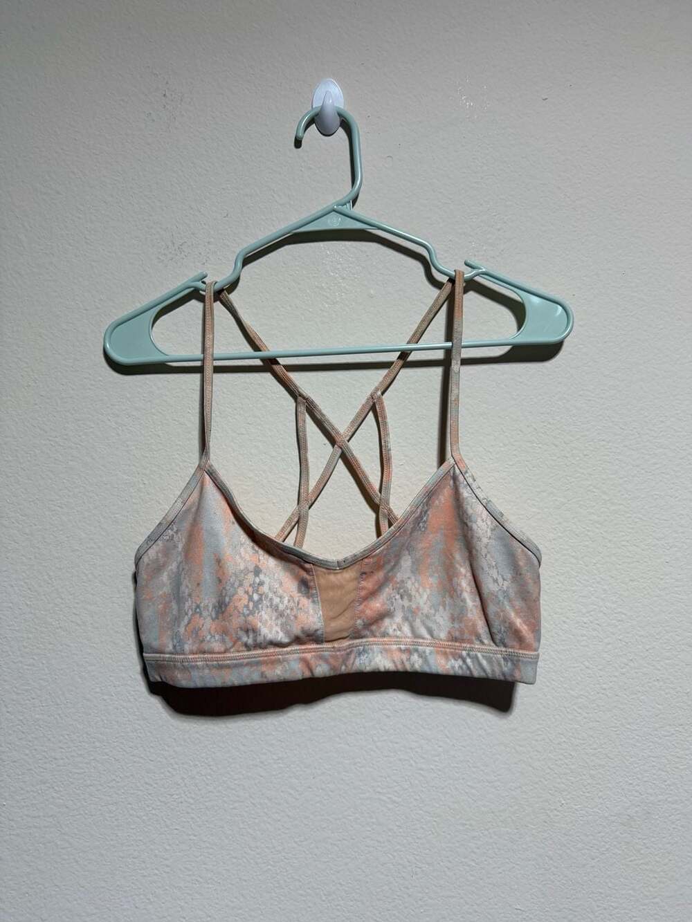 Alo Yoga Strappy Mesh Sports Bra Peach Grey Marble Print - Picture 1 of 2